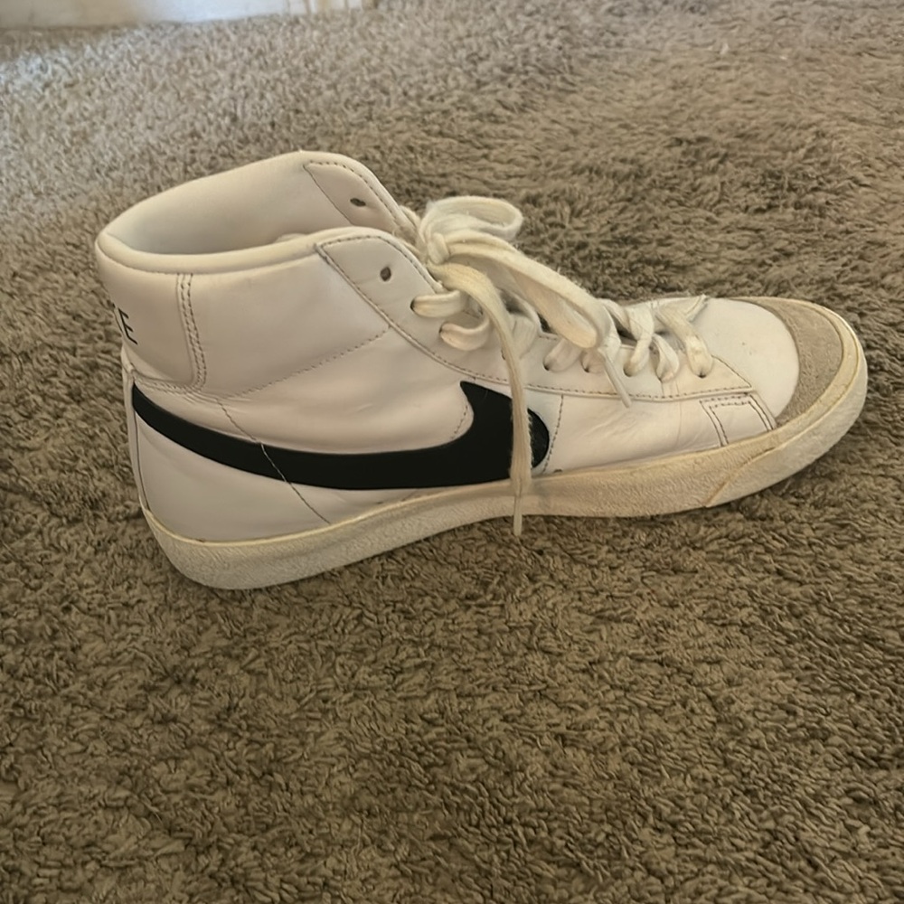 nike blazers mid 77s women’s 9.5